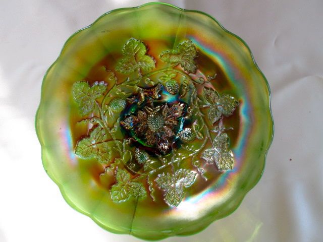 Millersburg Scalloped Blackberry Wreath Green Carnival Bowl Millersburg Scalloped Blackberry Wreath Green Carnival Bowl