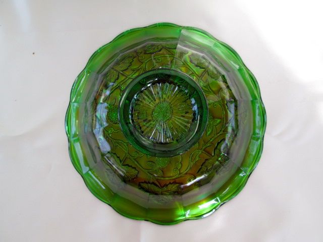 Millersburg Scalloped Blackberry Wreath Green Carnival Bowl Millersburg Scalloped Blackberry Wreath Green Carnival Bowl
