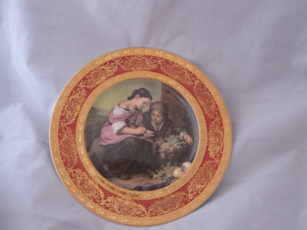 Vintage 8 1/2 inch Spanish "Guillen" Porcelain Portrait Plate Vintage 8 1/2 inch Spanish "Guillen" Porcelain Portrait Plate