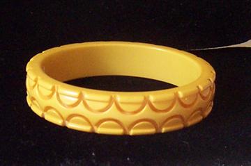 Deeply Carved Chunky Original 1930's Bakelite Bracelet Deeply Carved Chunky Original 1930's Bakelite Bracelet