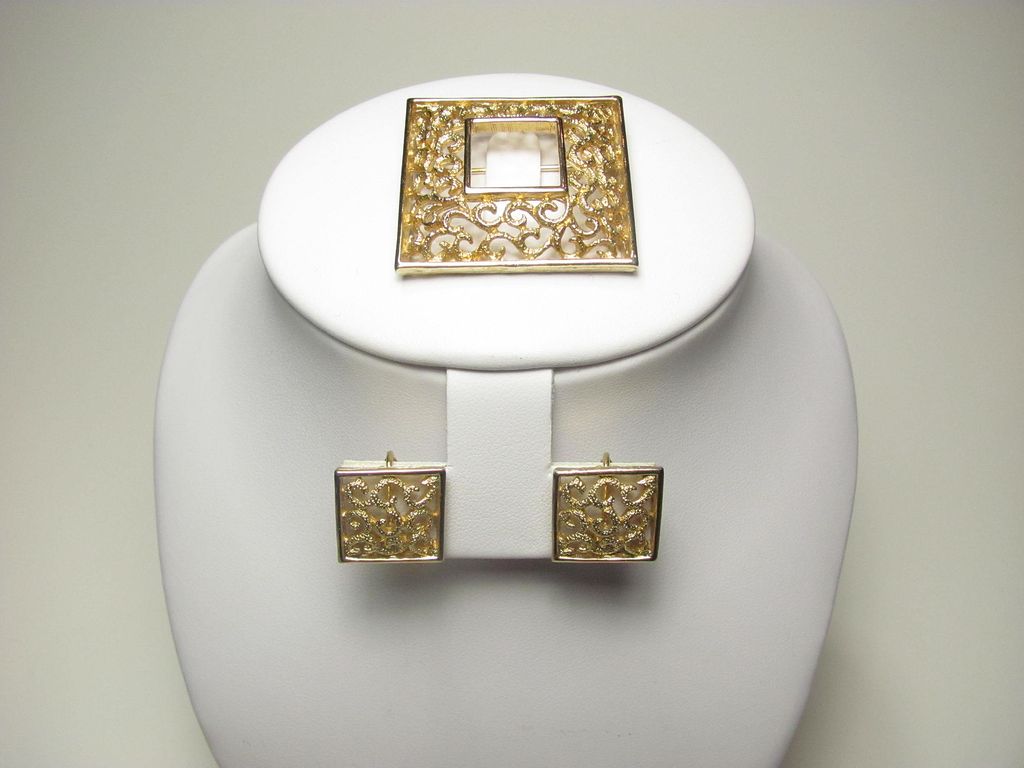 Lovely signed Karen Brent Demi Parure Gold Tone Filigree Lovely signed Karen Brent Demi Parure Gold Tone Filigree