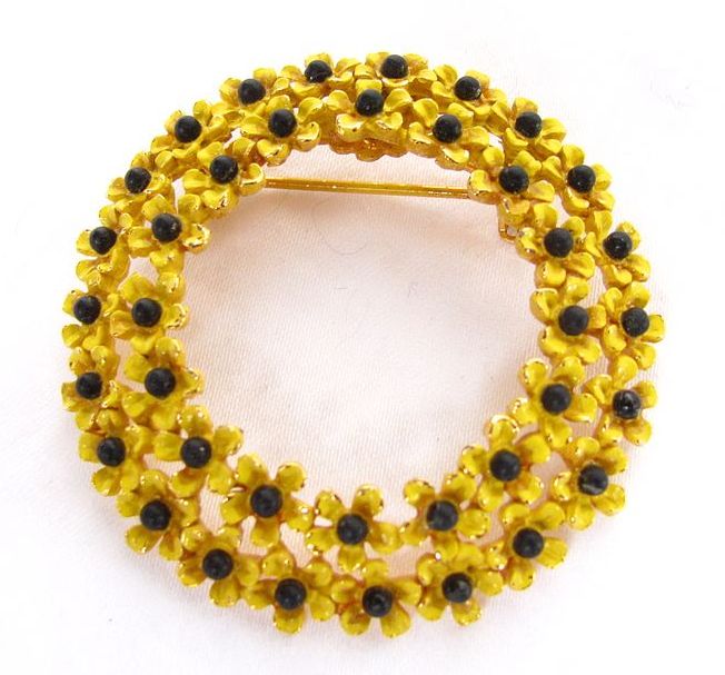 Vintage Floral Circle Enameled Brooch Pin Vintage Floral Circle Enameled Brooch Pin