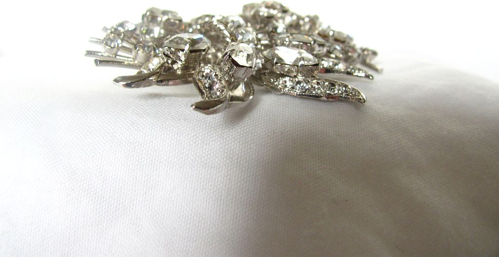 Superb Floral Brooch with Rhinestones Superb Floral Brooch with Rhinestones