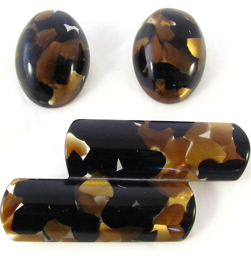Italian Modernist Confetti Lucite Brooch and Earrings Italian Modernist Confetti Lucite Brooch and Earrings