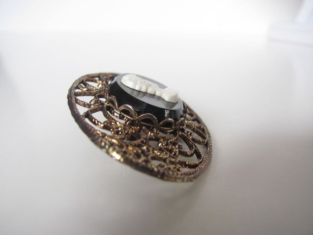 Vintage Filigree and Cameo Brooch Pin Vintage Filigree and Cameo Brooch Pin