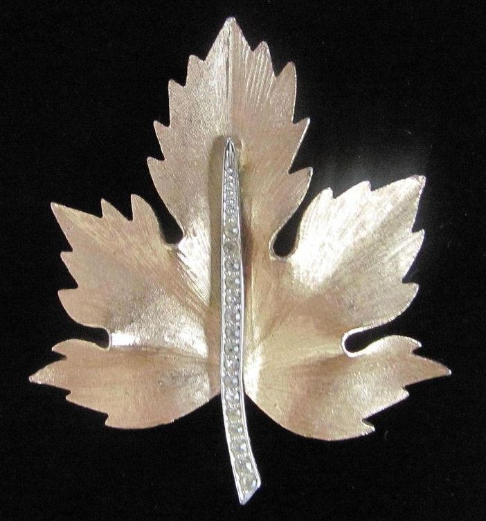 Superb Signed Boucher Maple Leaf Brooch Pin Superb Signed Boucher Maple Leaf Brooch Pin