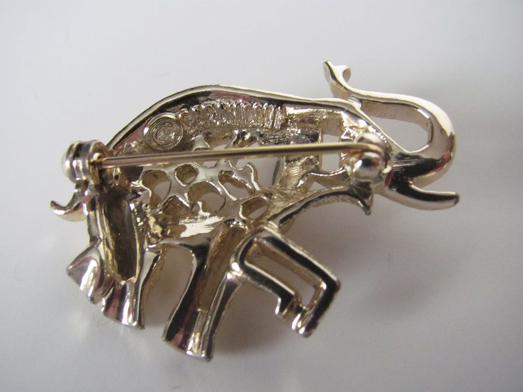 Lovely Sarah Coventry Gold Tone Elephant Brooch Pin Lovely Sarah Coventry Gold Tone Elephant Brooch Pin