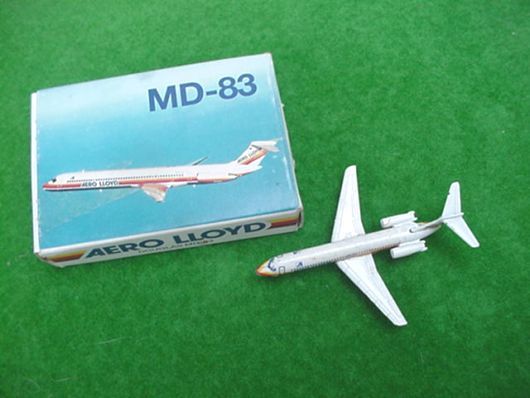 Areo Lloyd Scale Model Plane - Douglas MD-83 Areo Lloyd Scale Model Plane - Douglas MD-83