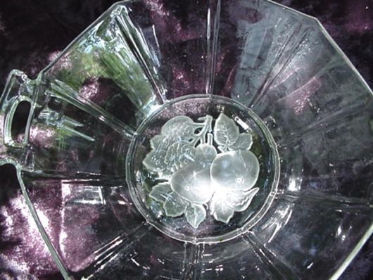 Lovely Glass Double Handle Fruit Bowl Lovely Glass Double Handle Fruit Bowl