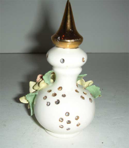 Powdered Pomander with relief flowers Powdered Pomander with relief flowers