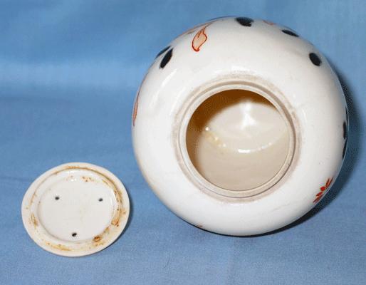 Porcelain Ginger Jar with Imari Decoration Porcelain Ginger Jar with Imari Decoration