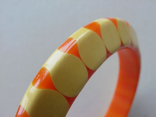 Rare Vintage Bakelite Orange Beveled Bowtie Bangle Bracelet Rare Vintage Bakelite Orange Beveled Bowtie Bangle Bracelet