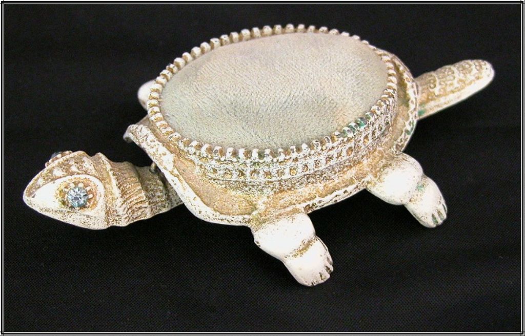 White Florenza Nodding Turtle Pin Cushion White Florenza Nodding Turtle Pin Cushion