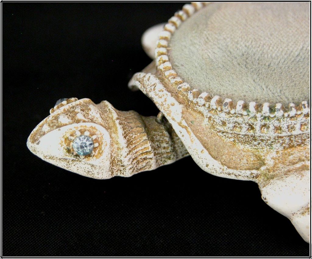 White Florenza Nodding Turtle Pin Cushion White Florenza Nodding Turtle Pin Cushion