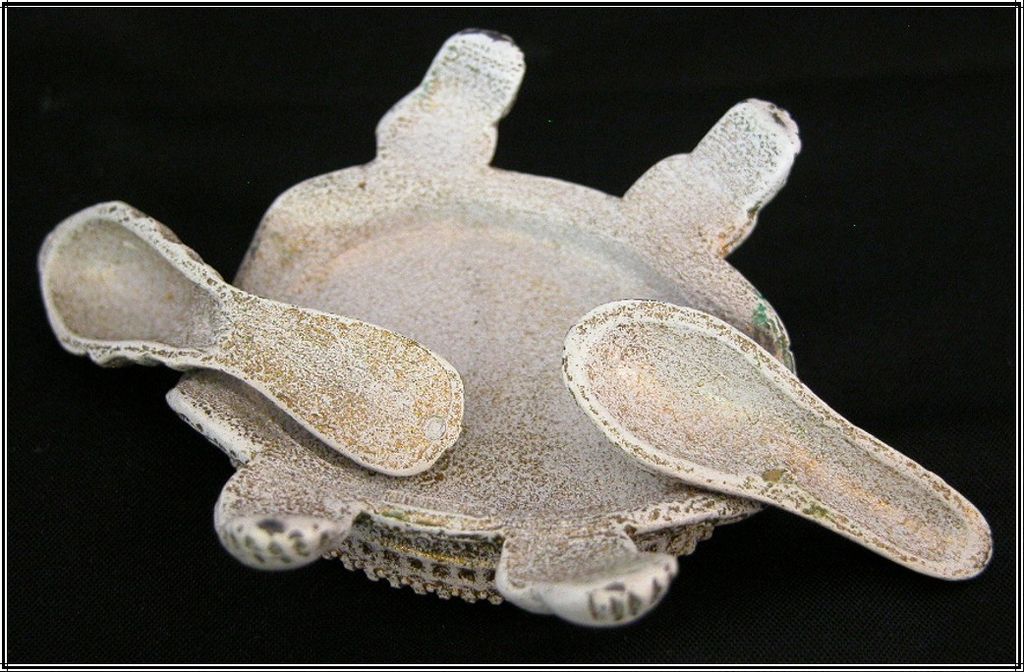 White Florenza Nodding Turtle Pin Cushion White Florenza Nodding Turtle Pin Cushion