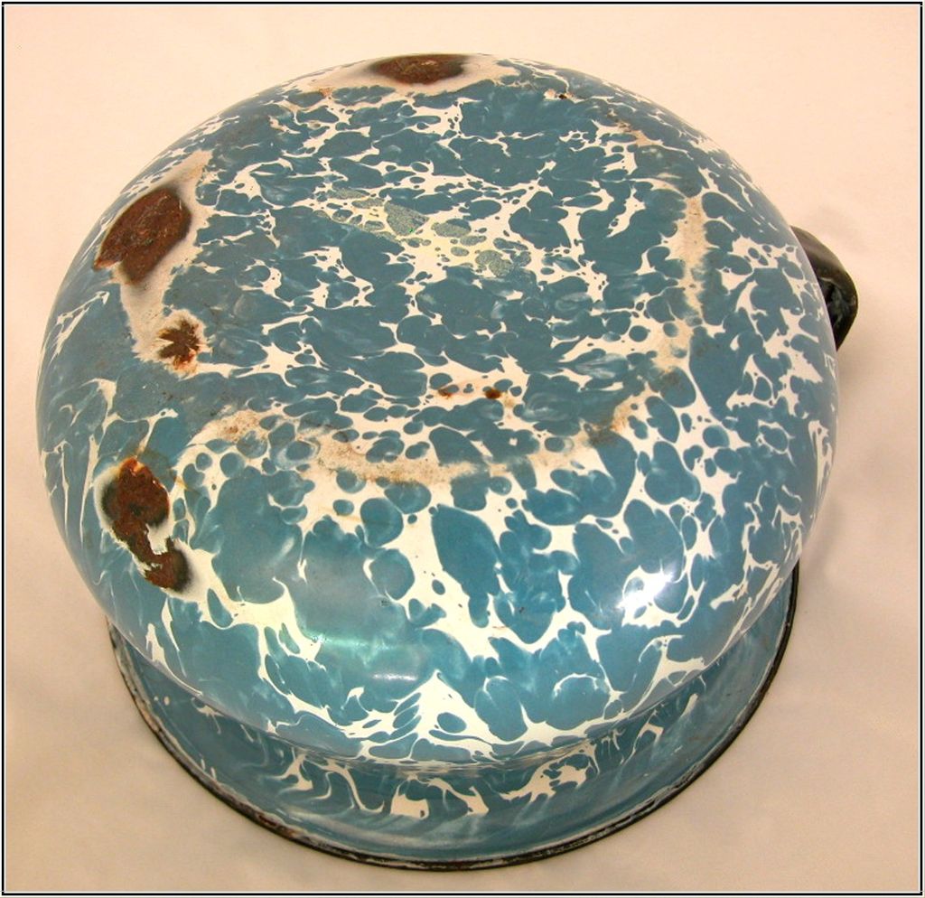 Blue Swirl Graniteware Chamber Pot Blue Swirl Graniteware Chamber Pot