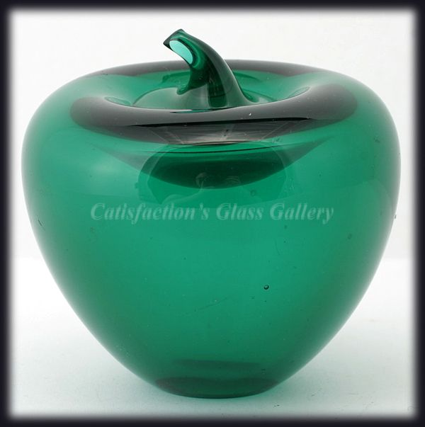 Emerald Green Art Glass Apple Paperweight Hand Blown Emerald Green Art Glass Apple Paperweight Hand Blown