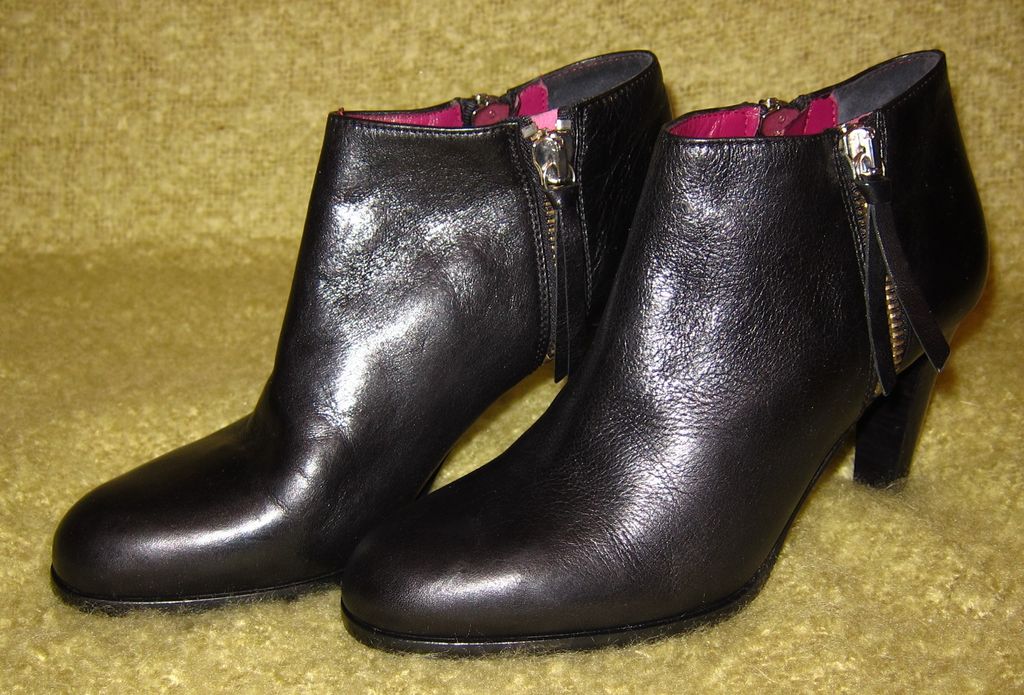 New Authentic COACH Black Leather JOICE Ankle Boots Size 9 New Authentic COACH Black Leather JOICE Ankle Boots Size 9