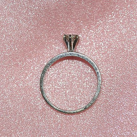 14K White Gold and .25 Diamond Solitaire Ring size 7 14K White Gold and .25 Diamond Solitaire Ring size 7