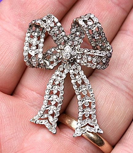 Gleaming 14K White Gold and Diamond Pendant Gleaming 14K White Gold and Diamond Pendant