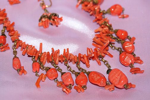 Stunning Coral Necklace with long Drops and Earrings Stunning Coral Necklace with long Drops and Earrings