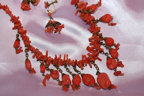 Stunning Coral Necklace with long Drops and Earrings Stunning Coral Necklace with long Drops and Earrings