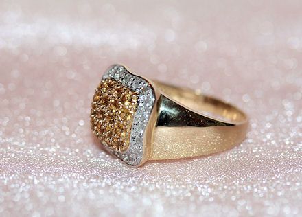 Eye-Catching Diamonds and Topaz 14K Y Gold Ring, sz. 7.5 Eye-Catching Diamonds and Topaz 14K Y Gold Ring, sz. 7.5