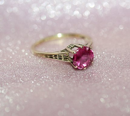 Stunning 14K Solitare Rosy Red Ruby Stunning 14K Solitare Rosy Red Ruby