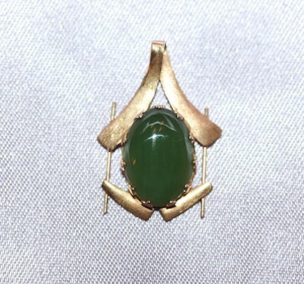 14 Karat Gold Jadite Pendant 14 Karat Gold Jadite Pendant