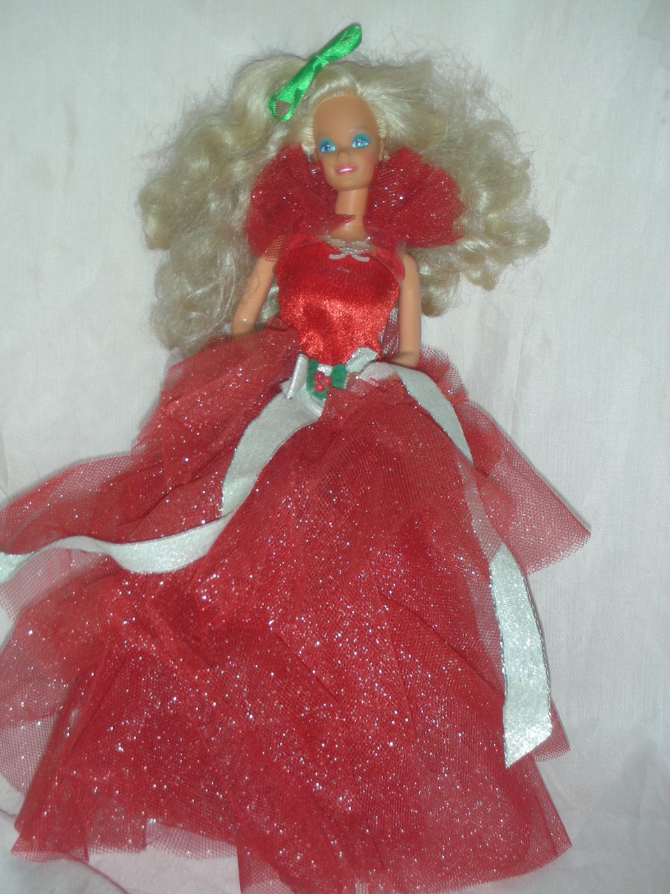 Vintage 1988 First Issue Happy Holiday Barbie Vintage 1988 First Issue Happy Holiday Barbie