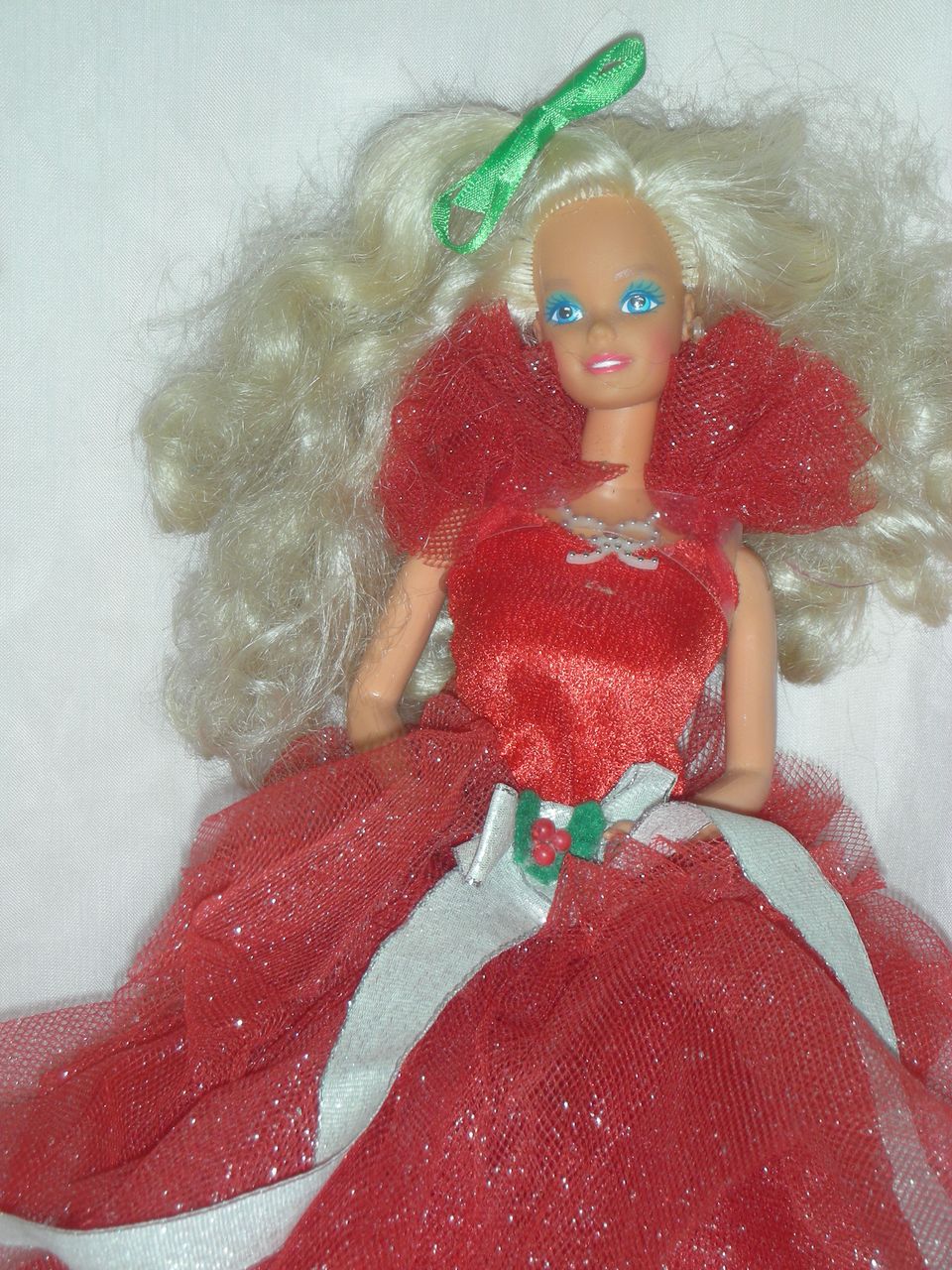 Vintage 1988 First Issue Happy Holiday Barbie Vintage 1988 First Issue Happy Holiday Barbie