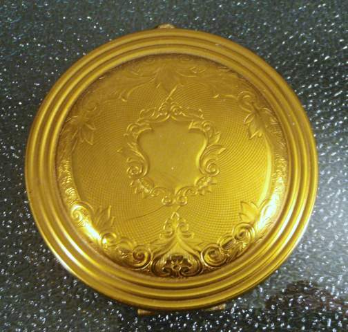Gorgeous Zell Compact in Goldtone with Floral Design Gorgeous Zell Compact in Goldtone with Floral Design