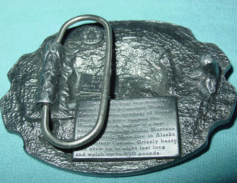 Siskiyou Grizzly Bear Belt Buckle Pewter Enamel F-30 1984 Williams Oregon Siskiyou Grizzly Bear Belt Buckle Pewter Enamel F-30 1984 Williams Oregon