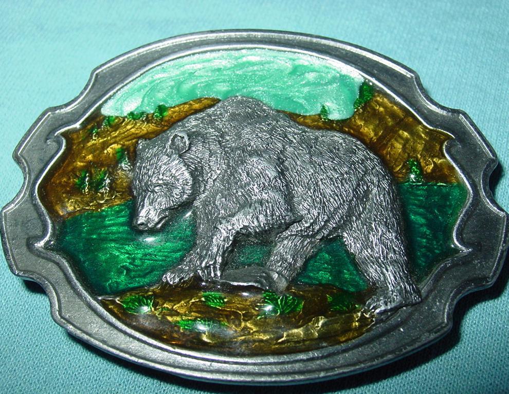 Siskiyou Grizzly Bear Belt Buckle Pewter Enamel F-30 1984 Williams Oregon Siskiyou Grizzly Bear Belt Buckle Pewter Enamel F-30 1984 Williams Oregon
