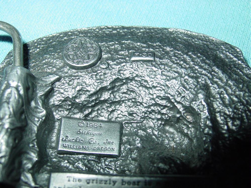 Siskiyou Grizzly Bear Belt Buckle Pewter Enamel F-30 1984 Williams Oregon Siskiyou Grizzly Bear Belt Buckle Pewter Enamel F-30 1984 Williams Oregon