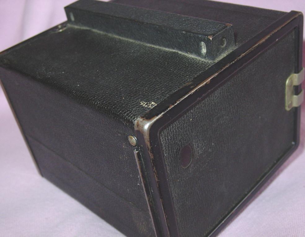 Sears Tower Box Camera Wood Inside for 120 or B2 Roll Film 1925 Sears Tower Box Camera Wood Inside for 120 or B2 Roll Film 1925