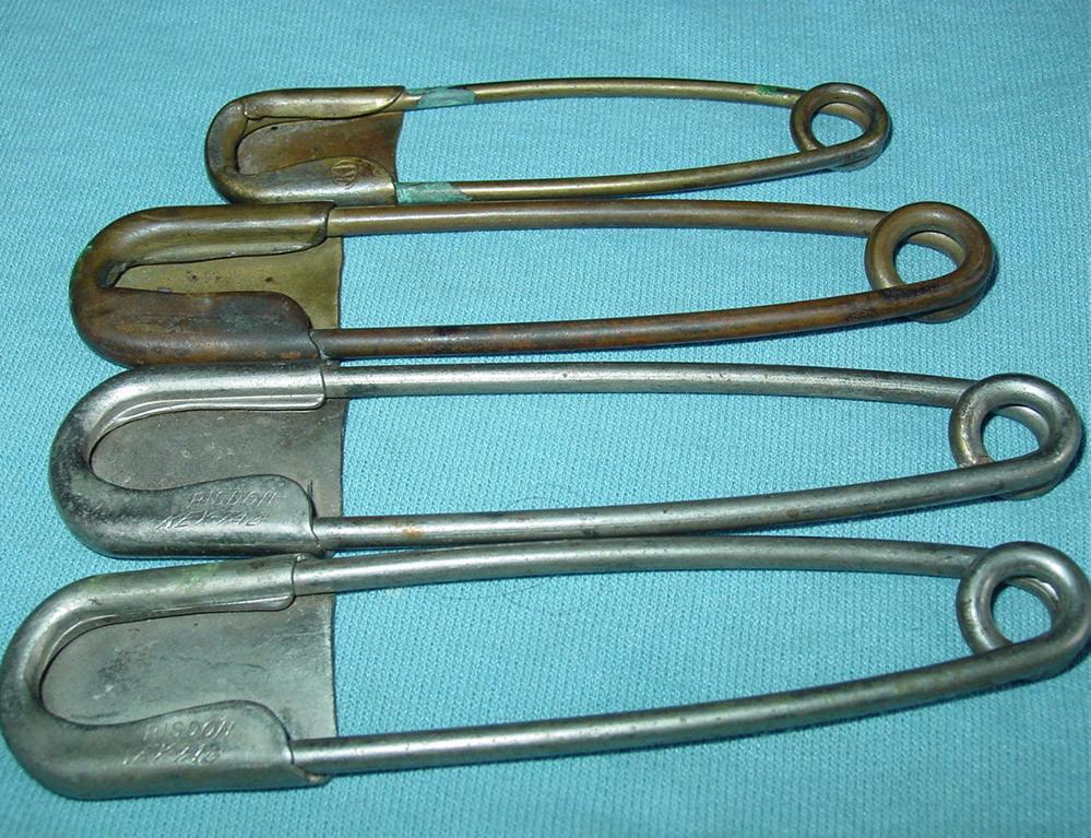 4 Brass Laundry Safety Pins Risdon Key Tag Blanket 5" Metal Ring Holder 4 Brass Laundry Safety Pins Risdon Key Tag Blanket 5" Metal Ring Holder