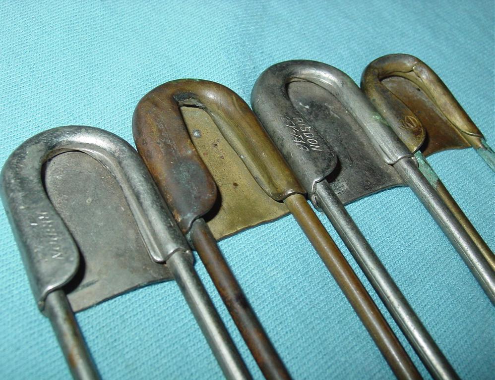 4 Brass Laundry Safety Pins Risdon Key Tag Blanket 5" Metal Ring Holder 4 Brass Laundry Safety Pins Risdon Key Tag Blanket 5" Metal Ring Holder
