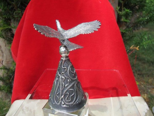 Russian silver cup supported on a base in the shape of an eagle, turn of the 20th century Russian silver cup supported on a base in the shape of an eagle, turn of the 20th century