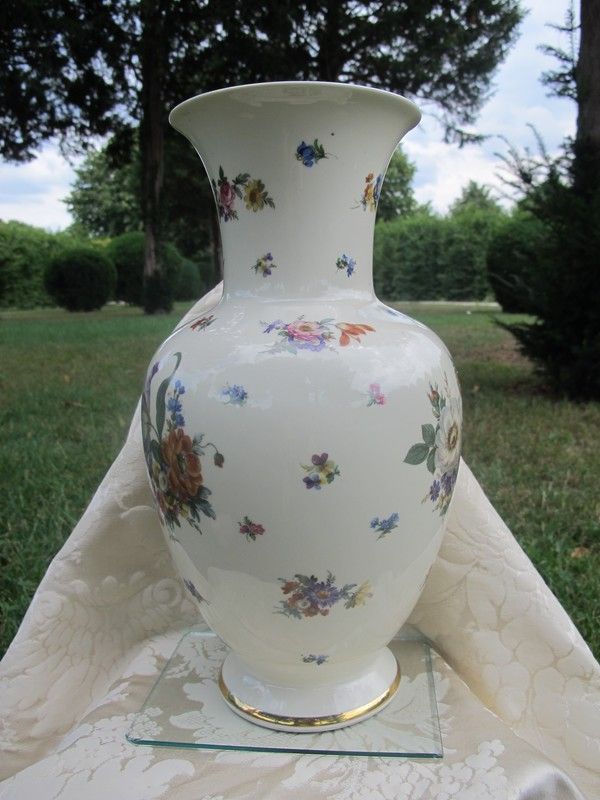 Bavarian Johann Seltmann manufactory vase, dated 1920 Bavarian Johann Seltmann manufactory vase, dated 1920