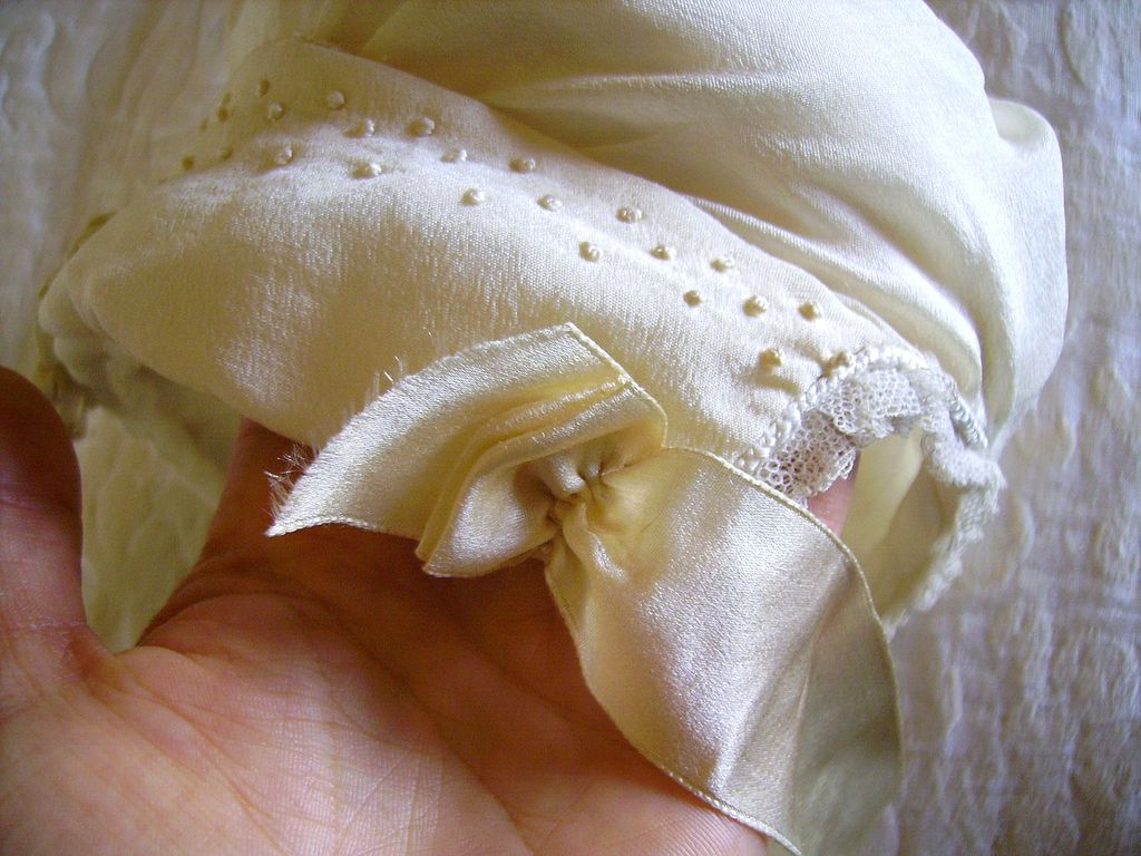 Beautiful 1920's Cream Silk Baby Bonnet Beautiful 1920's Cream Silk Baby Bonnet