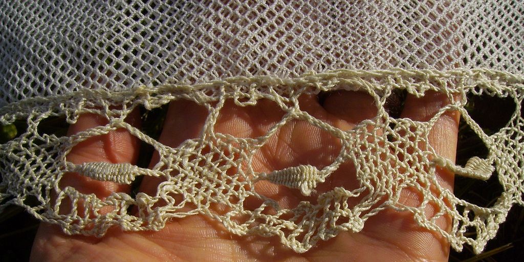Simple Net Lace Curtain Panel with Cluny or Bobbin Lace Edge Simple Net Lace Curtain Panel with Cluny or Bobbin Lace Edge