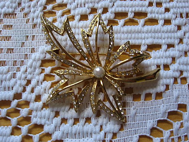 Vintage Napier Rhinestone Leaf Pin Vintage Napier Rhinestone Leaf Pin