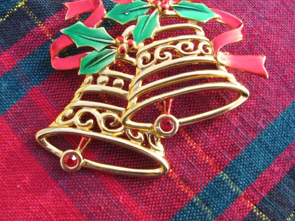 Signed JJ Double Bell Christmas Pin Signed JJ Double Bell Christmas Pin