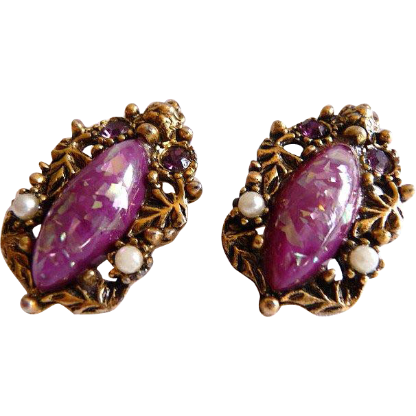 Vintage unsigned SELRO Renaissance Revival clip earrings Vintage unsigned SELRO Renaissance Revival clip earrings
