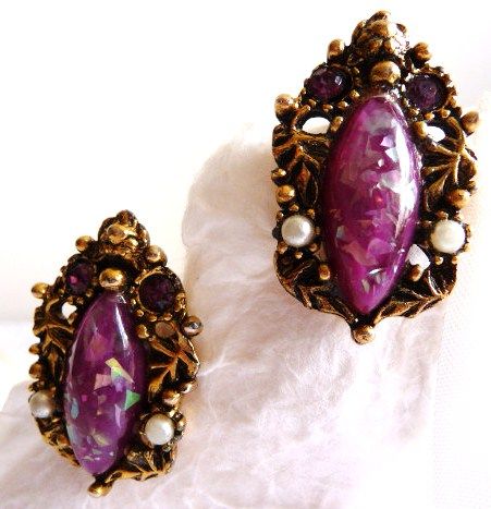Vintage unsigned SELRO Renaissance Revival clip earrings Vintage unsigned SELRO Renaissance Revival clip earrings
