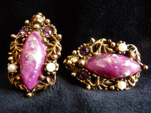 Vintage unsigned SELRO Renaissance Revival clip earrings Vintage unsigned SELRO Renaissance Revival clip earrings
