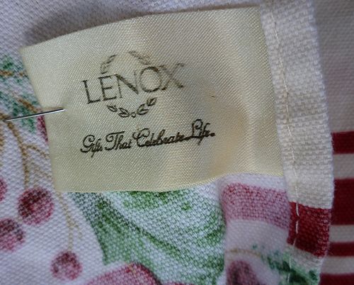 Lenox Christmas Plaid Holly Oval Print Tablecloth Lenox Christmas Plaid Holly Oval Print Tablecloth