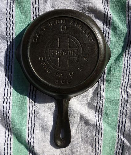 Vintage Griswold Erie PA Mini 0 Size Skillet Model 562 Vintage Griswold Erie PA Mini 0 Size Skillet Model 562