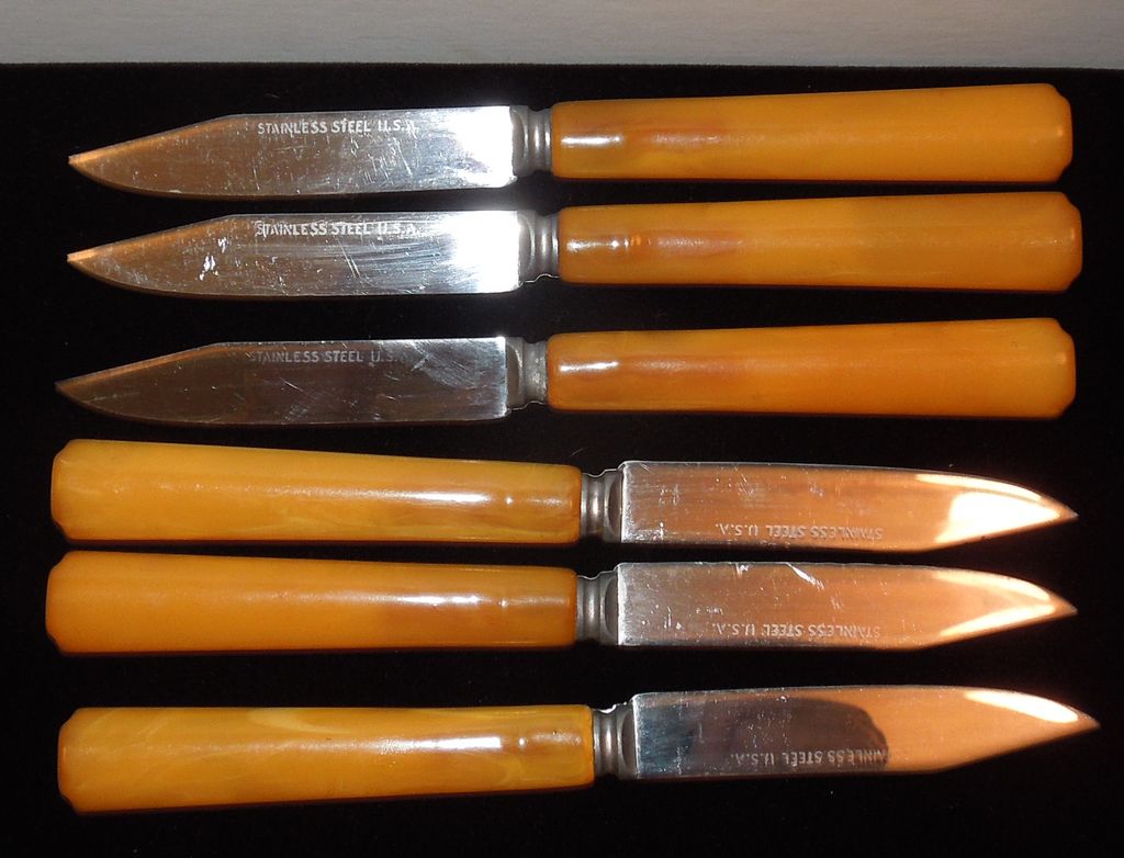 Set of 6 Bakelite Dessert Knives in Rack from chippewalakeantiques on